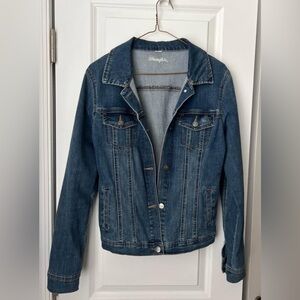 Wrangler denim jean jacket 
Size Medium

Measurements in photos 
Great condition